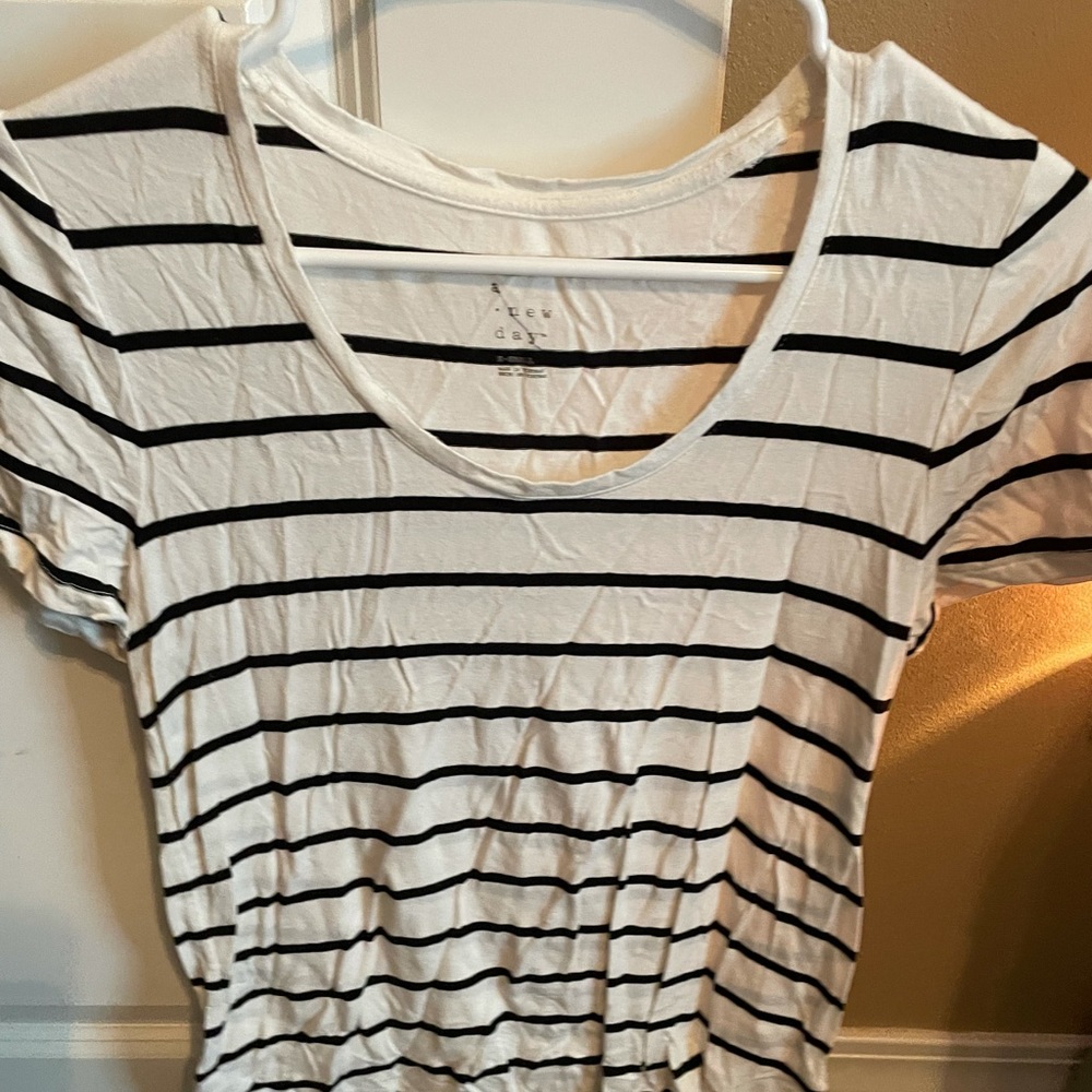 BLACK AND WHITE STRIPED SHIRT